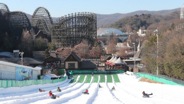 에버랜드 눈썰매장 스노우 버스터_레이싱 코스.jpg