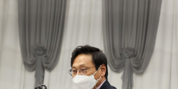 (2) 오후석 제1부시장이 용인 청년예술인과의 간담회에서 예술인들과 의견을 나누고 있다..JPG