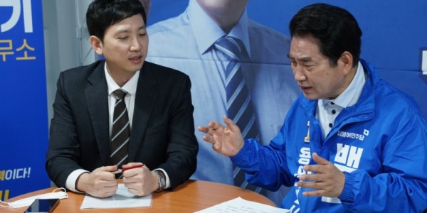 [크기변환](사진)백군기 더불어민주당 용인특례시장 예비후보가 6일 MBN 6.1 지방선거 네트워크 특별대담을 통해 언론소통에 나서고 있다.jpeg