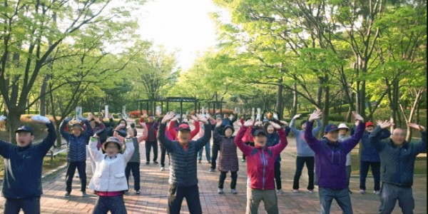 2. 기체조 교실에 주민들이 참여한 모습.jpg