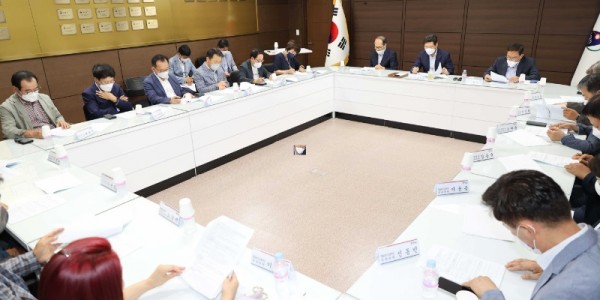 8일 이상일 용인특례시장이 참석한 가운데 용인특례시장직인수위원회 결과보고회가 열리고 있다..jpg