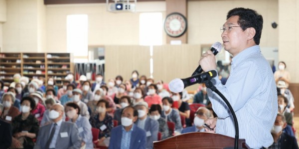 11-1. 이상일 용인시장 기흥노인대학 특강.jpg