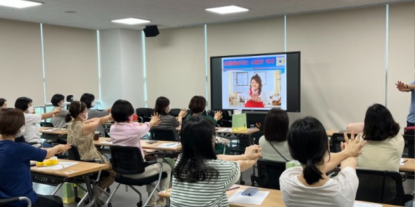 6. 220722_수지구보건소, 노인돌봄생활지원사 57명 대상 응급처치 교육_사진.jpg