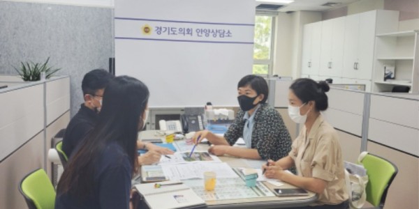 220804 이채명 의원, 지역구 현안사항으로 경기의회안양상담소 업무보고 실시 (1).jpg