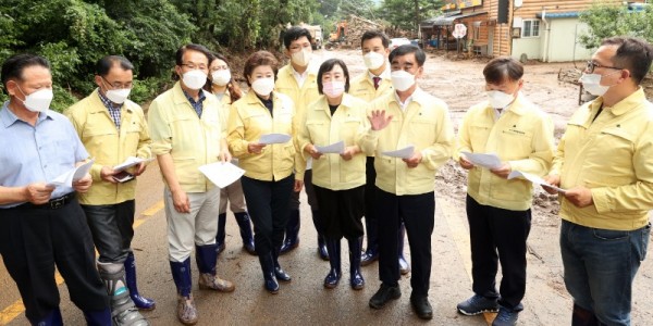 220811 염종현 의장, 광주 남한산성 산사태 현장 긴급 방문...신속한 예산집행 등 실효성 있는 대책 주문v2 (3).jpg