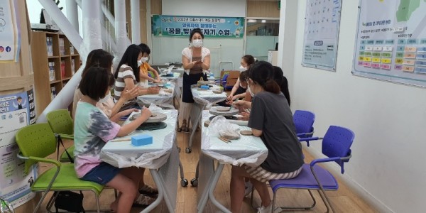 2. 도자기 공예 프로그램 운영 모습.jpeg