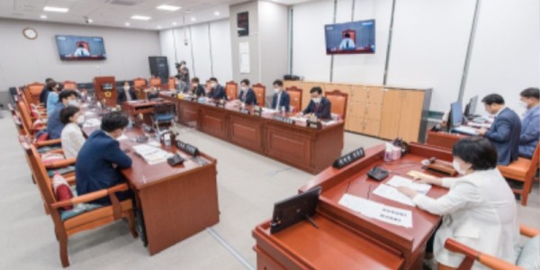 220812 제11대 경기도의회 기획재정위원회 첫 상임위 개최.jpg