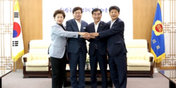 220817 염종현 의장 및 의장단, 17일 염태영 경기도 신임 경제부지사 접견 (3).jpg