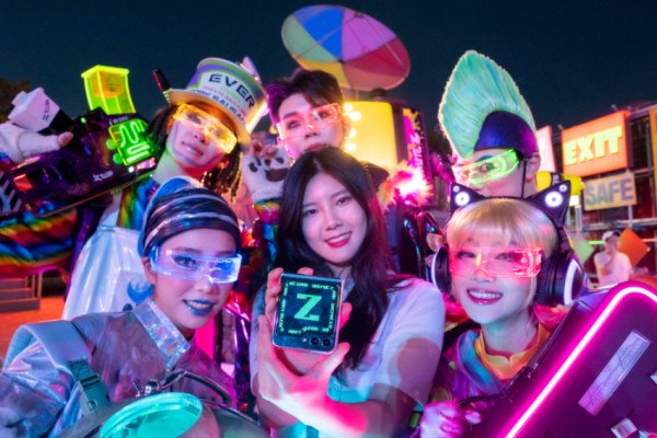 사이버펑크풍 도시로 조성된 에버랜드 블러드시티7 (2).jpg