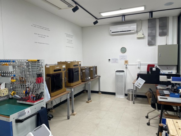 (사진1) 3D프린터 및 작업장.jpg