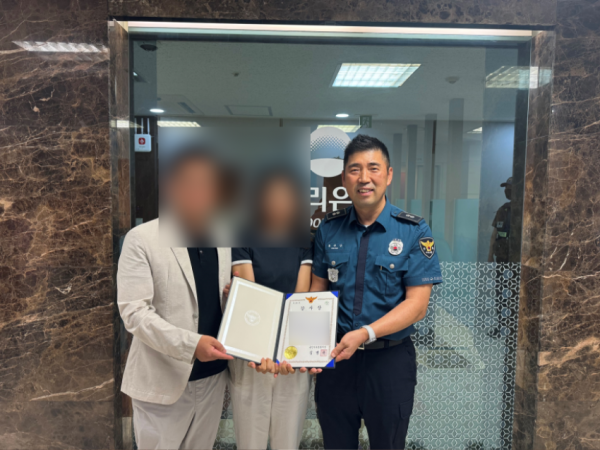 감사장 수여 사진.png