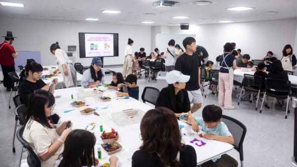 [사진자료] 추석 특별 문화예술교육 프로그램  ‘아트러너 체험부스’.jpg