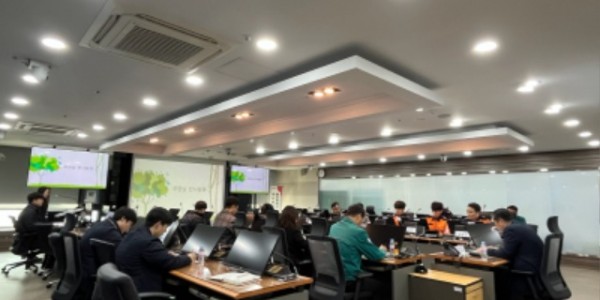 사진 1 용인특례시는 26일 시청 재난상황실에서 봄철 산불 예방을 위한 관계기관 대책 회의를 개최했다.jpg