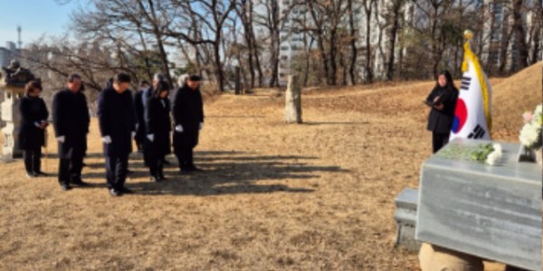 11. 용인특례시 광복80주년 및 3.1절 기념 독립유공자 묘소 참배.jpg