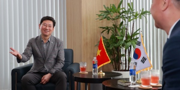15-1. 이상일 용인특례시장은 27일(현지시각) 다낭 총영사관을 방문해 강부성 다낭 총영사, 조주연 KOTRA 다낭무역관장, 송지영 영사 등을 만나 간담회를 가졌다.jpeg