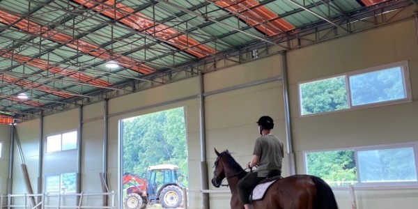 10. 지난해 용인특례시 학생승마체험에 참가해 승마 체험을 받고 있는 모습.jpg