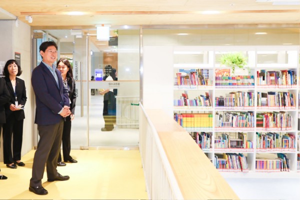 1-5. 동천도서관 개관식에 참석한 이상일 용인특례시장.jpg