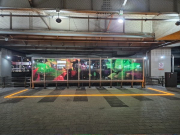 2-1. 용인경전철 기흥역 하부에 설치돼 운영을 시작한 미디어월.jpg