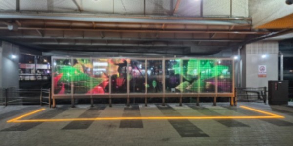 2-1. 용인경전철 기흥역 하부에 설치돼 운영을 시작한 미디어월.jpg