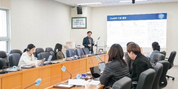 20250401 용인특례시의회, 챗GPT를 활용한 의정활동 실습 교육 실시(1).jpg