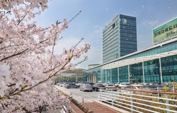 6. 용인특례시 청사 전경 (2).JPG