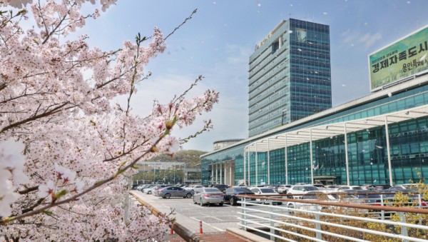 5. 용인특례시청사 전경.JPG