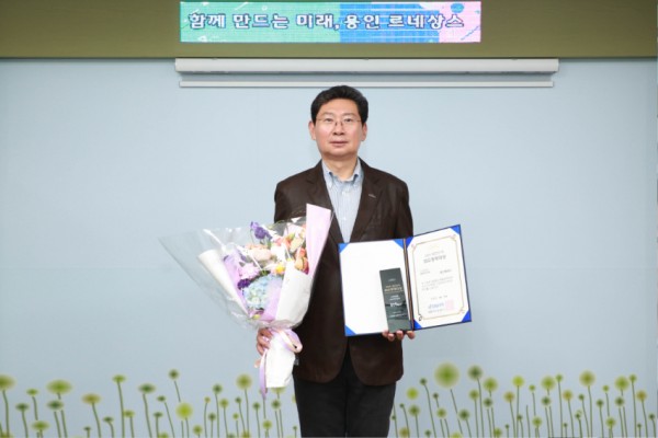 1. 용인특례시가 ‘2025대한민국 ESG경제대상’ ESG혁신대상을 받았다.jpg