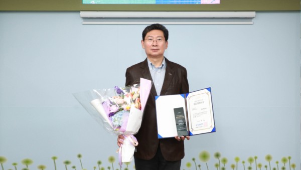 1. 용인특례시가 ‘2025대한민국 ESG경제대상’ ESG혁신대상을 받았다.jpg