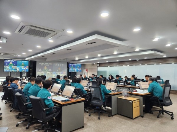 1. 용인특례시는 18일 시청 재난안전상황실에서 여름철 자연재난 종합대책 점검회의를 진행했다.jpg
