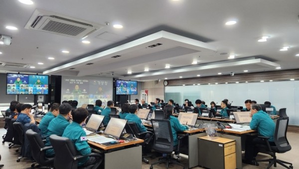 1. 용인특례시는 18일 시청 재난안전상황실에서 여름철 자연재난 종합대책 점검회의를 진행했다.jpg