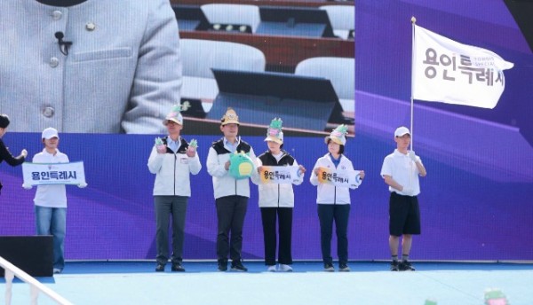 3-1. 이상일 용인특례시장은 24일 제15회 경기도장애인체육대회 개회식에 참석해 출전 선수들 응원했다.JPG