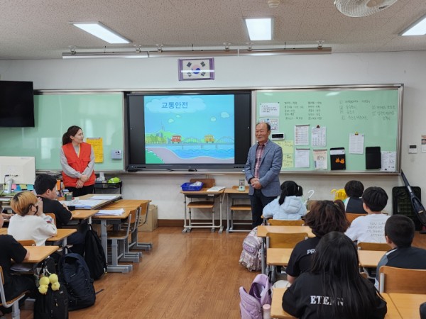 10-1. 이동읍, 어린이 대상 교통안전 캠페인.jpg