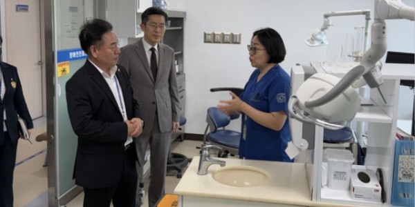 250502 김동규 의원, 경기도의료원 현장 방문...의료진 헌신에 감사, 공공의료 강화에 지속 협력할 것1.jpg