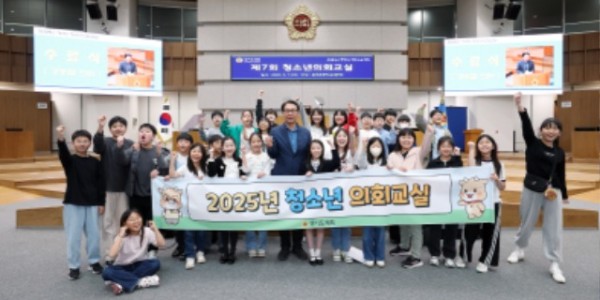 250508 강웅철 의원, 용인 홍천초 학생들과 청소년 의회교실 참여.JPG.jpg