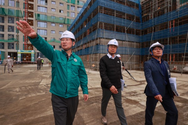 14-2. 이상일 용인특례시장은 역북2지구 아파트 공사 소음 민원 현장을 찾아 소음 저감 조치 이행 여부를 점검했다.JPG