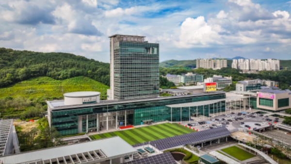 9. 용인특례시청사 전경.jpg