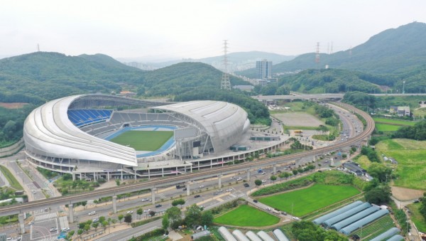 8-1. 용인시 시민프로축구단 홈구장으로 사용될 용인미르스타디움 전경.jpg
