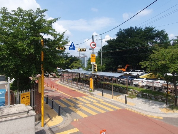 4-1. 용인특례시 수지구 소현초등학교 등하굣길의 캐노피를 복구했다.jpg