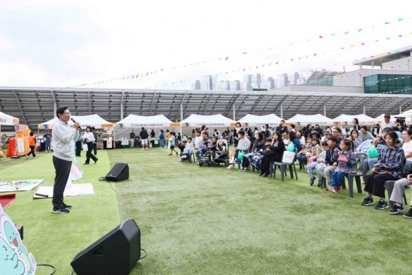 1-2. 18일 용인특례시청 하늘광장에서 열린 북페스티벌 모습 (1).jpg