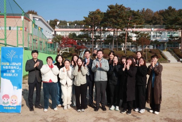 8-1. 이상일 용인특례시장이 처인구 원삼면 두창초등학교에서 학교환경 개선을 위한 간담회를 열었다..jpg