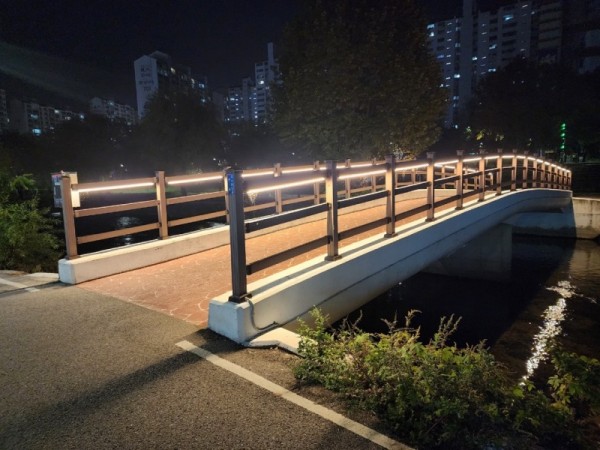 5. 용인특례시 수지구 죽전1동은 목교 제4·6인도교에 LED 경관조명을 설치했다..jpg