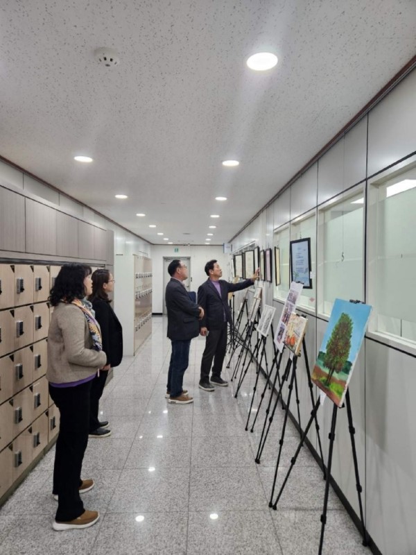 6. 처인구 역북동 주민자치위원회는 7일부터 14일까지 역북동행정복지센터에서 주민자치 프로그램 작품전시회를 개최했다.jpg