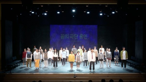 [사진1] 용인문화재단, 꿈의 극단 ‘용인’, 제 1회 정기공연 내 방에서 무대로 공연사진.jpeg