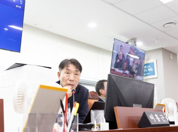 251118 이홍근 의원, “국제공항·철도·버스행정 전반의 구조적 한계 지적... 도민 신뢰 지키는 대대적 점검 필요”.jpg