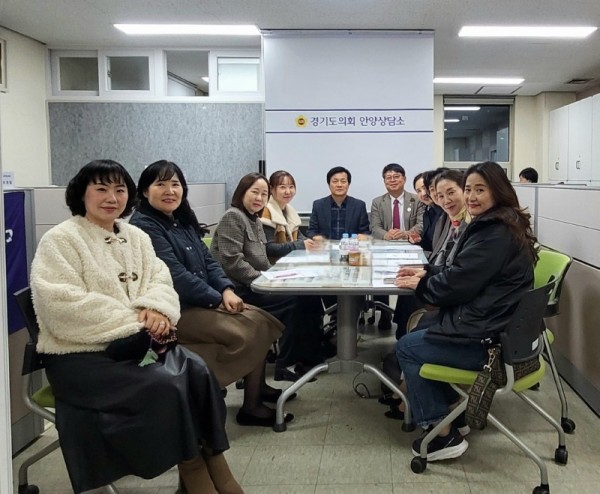 251118 문형근,김재훈,장민수 의원, 영아운영비 지원 관련해 민간어린이집연합회와 면담.jpg