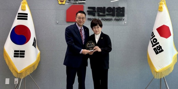 251118 김선희 의원, 2025 행정사무감사 우수의원 수상! (1) (1).jpg