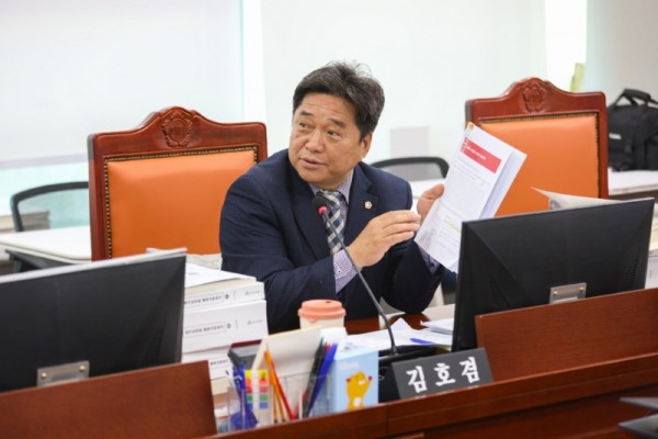 251119 김호겸 의원, 경기도교육청은 교사가 수업에 집중할 수 있는 환경 조성해 줘야 한다.jpg