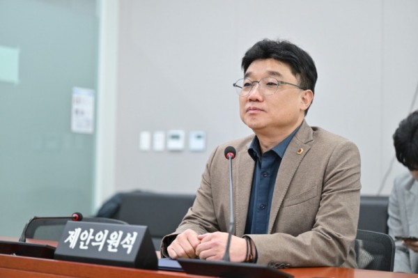 251121 김회철 의원 대표발의, 학교 여건에 맞춘 학교도서관 예산 편성 위한 개정조례안 원안가결 (1).jpg