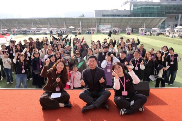 3-1. 22일 시청 하늘광장에서 커라페스티벌이 열렸다..JPG