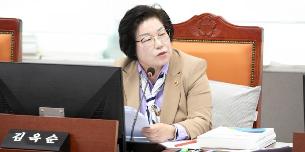 251126 김옥순 의원, ‘지하역사 미세먼지 흡입매트 설치사업’ 효과·예산 대비 타당성 검토해야....jpg